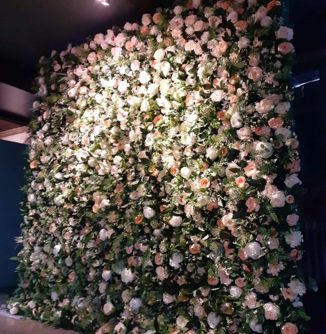 Flower wall full height